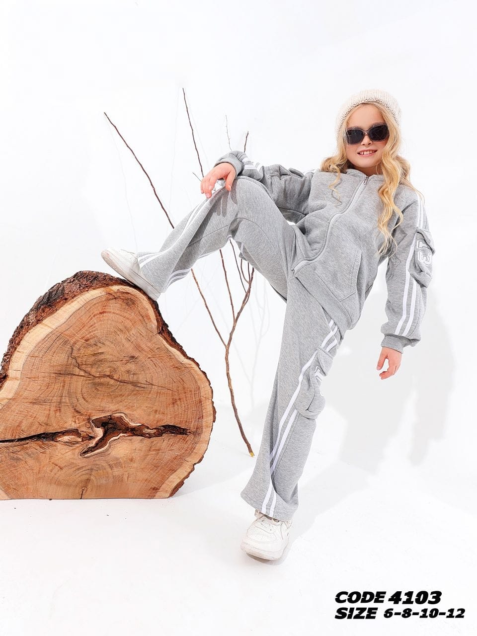WhatsApp Image 2025-10-24 at 9.55.48 PM Girl's Winter Pajama Set-4103 - الصورة 1